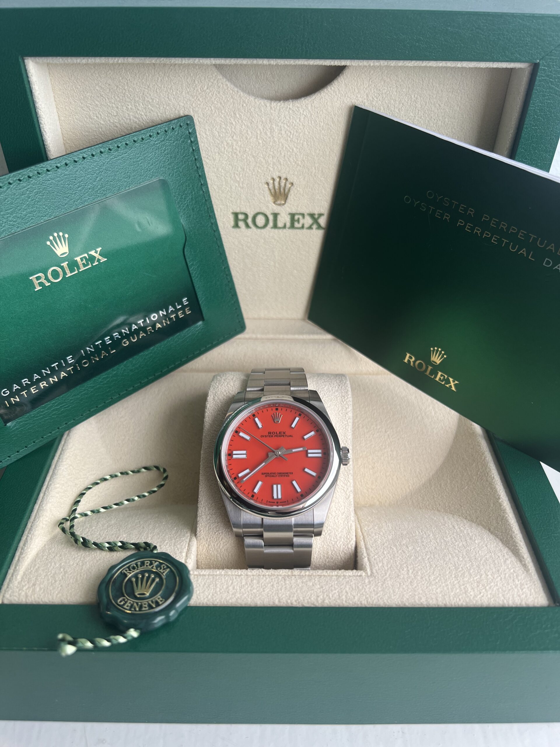 Rolex Oyster Perpetual - Coral Red - 124300 - 2021 - Image 2